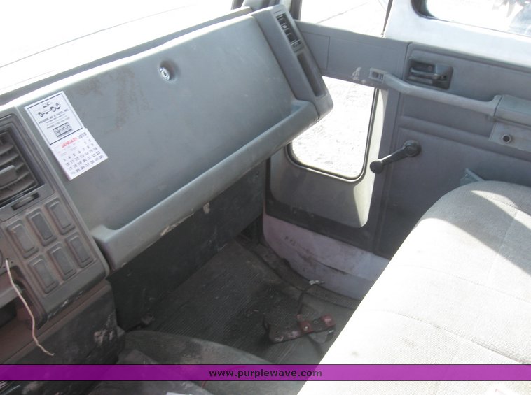 image for item 8082 1992 Ford Cargo LT CF8000 dump truck