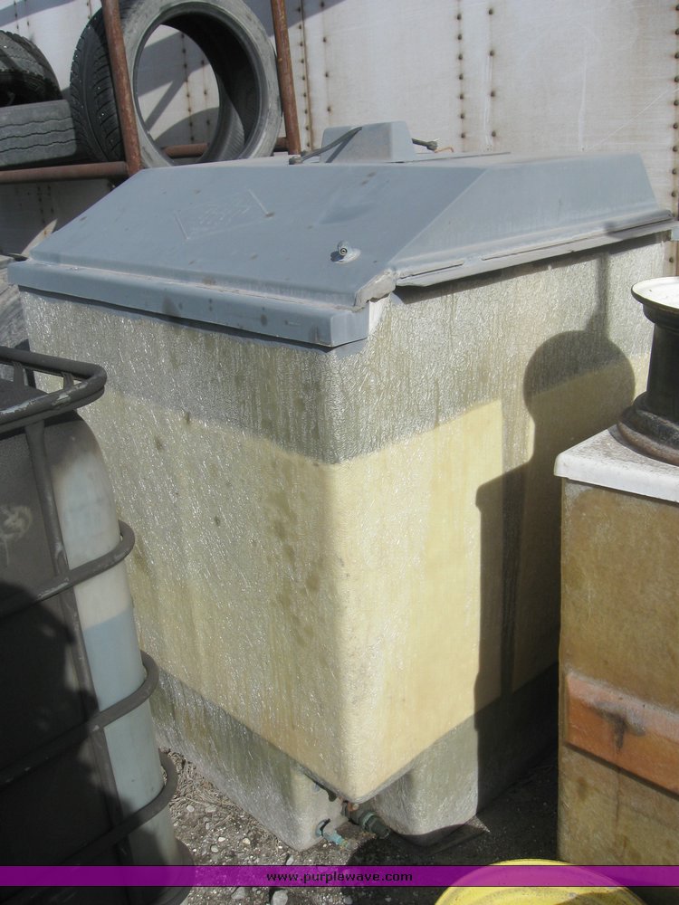 image for item 8083 Fiberglass tire service bed