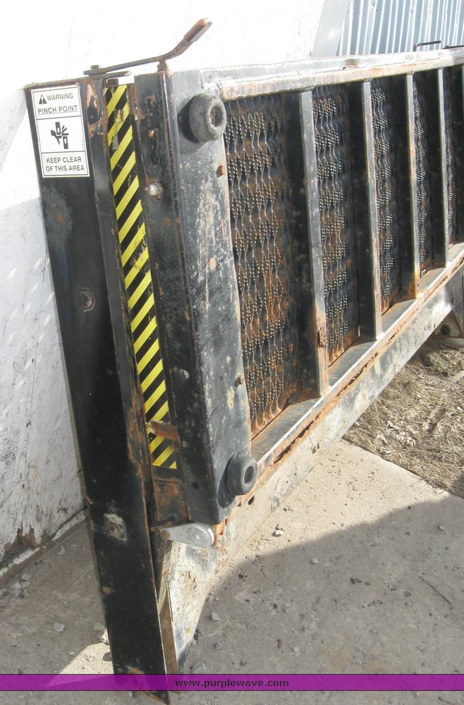 image for item 8083 Fiberglass tire service bed