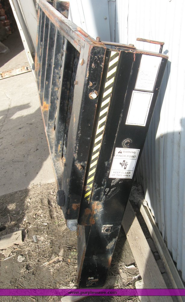 image for item 8083 Fiberglass tire service bed