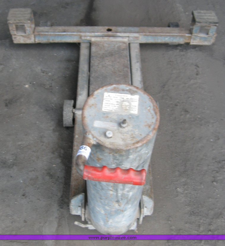 Vulcan air/hydraulic bumper jack in Plainville, KS Item 8086 sold