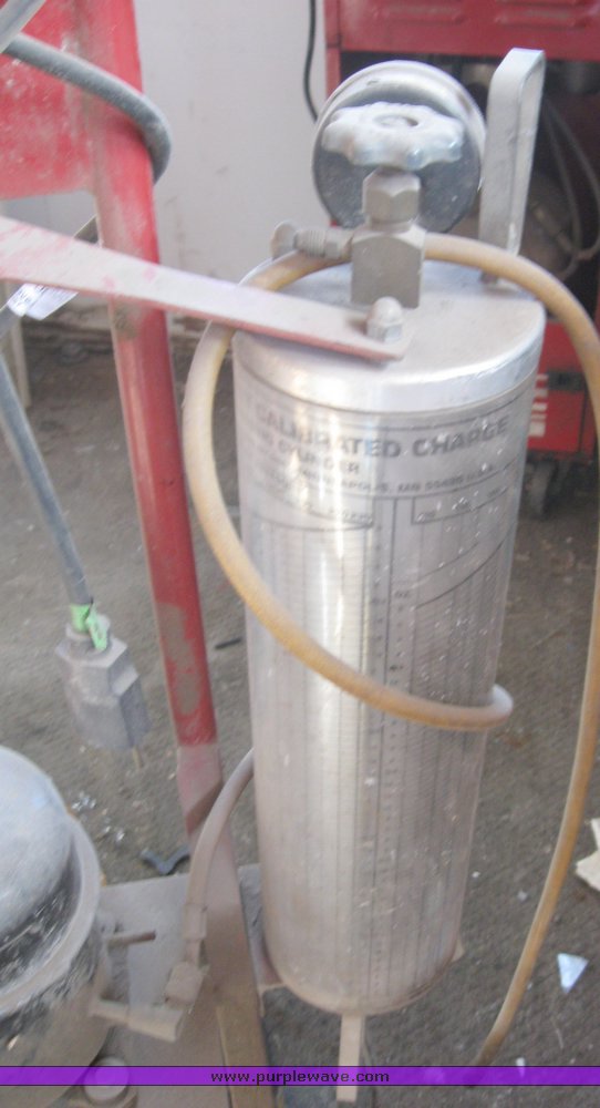 image for item 8089 R-12 vacuum recharger