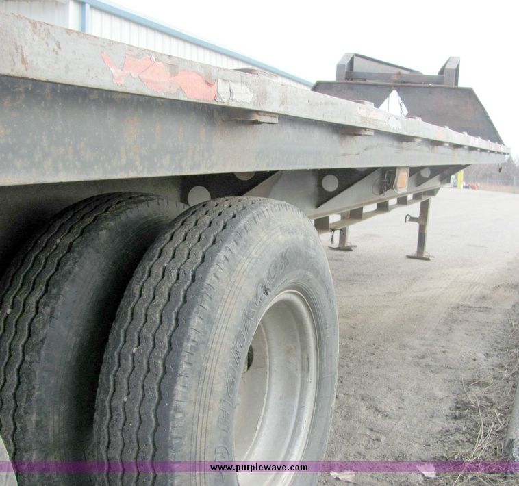 image for item 9073 1995 Fleet Neck 25' dual tire tandem axle trailer