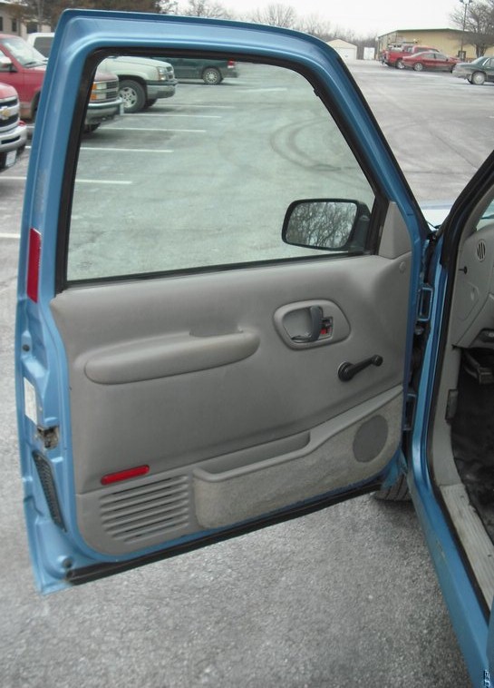 image for item 3008 1997 Chevrolet C1500 pickup