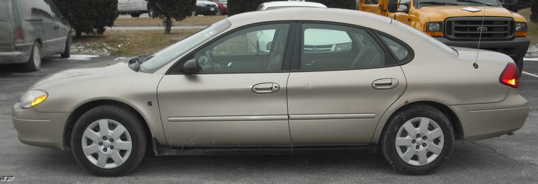 image for item 3009 2001 Ford Taurus LX