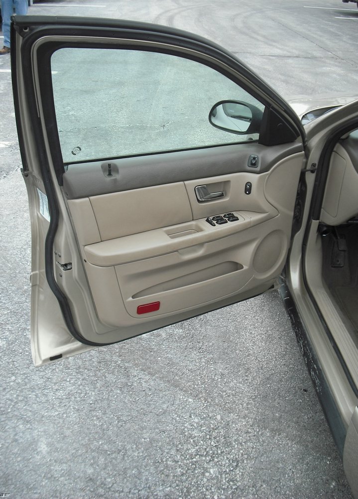 image for item 3009 2001 Ford Taurus LX