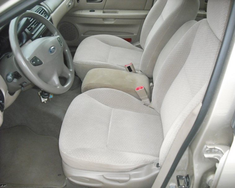 image for item 3009 2001 Ford Taurus LX