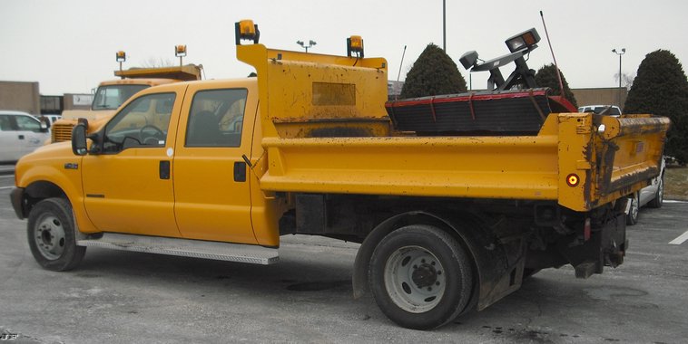 image for item 3010 1999 Ford F450 Super Duty pickup with snow plow