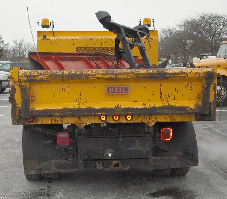 image for item 3010 1999 Ford F450 Super Duty pickup with snow plow