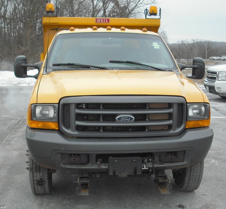 image for item 3010 1999 Ford F450 Super Duty pickup with snow plow