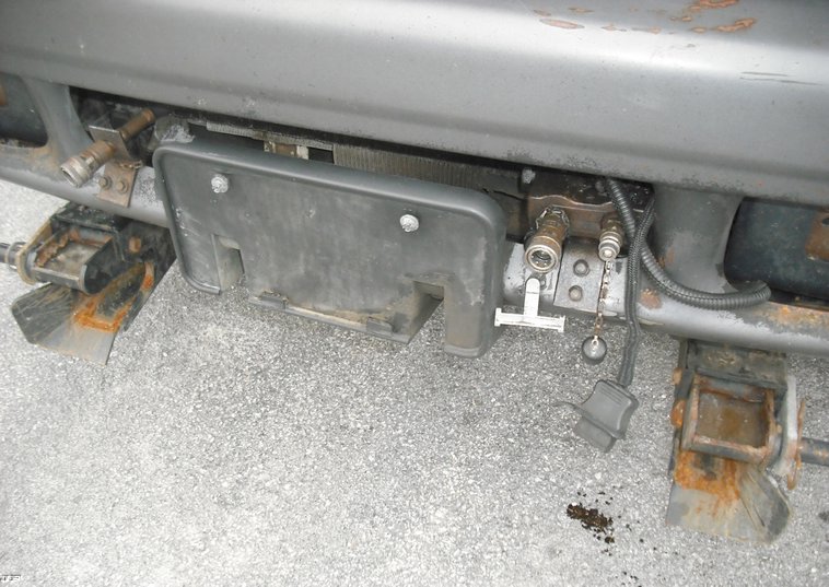 image for item 3010 1999 Ford F450 Super Duty pickup with snow plow