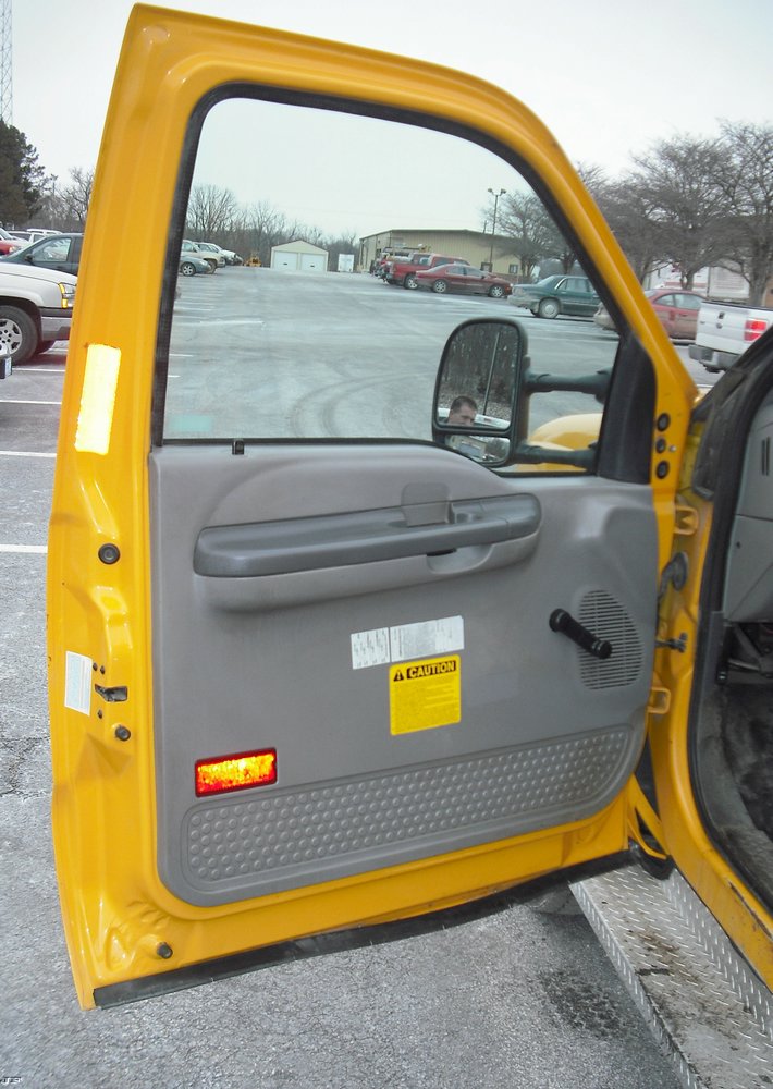 image for item 3010 1999 Ford F450 Super Duty pickup with snow plow