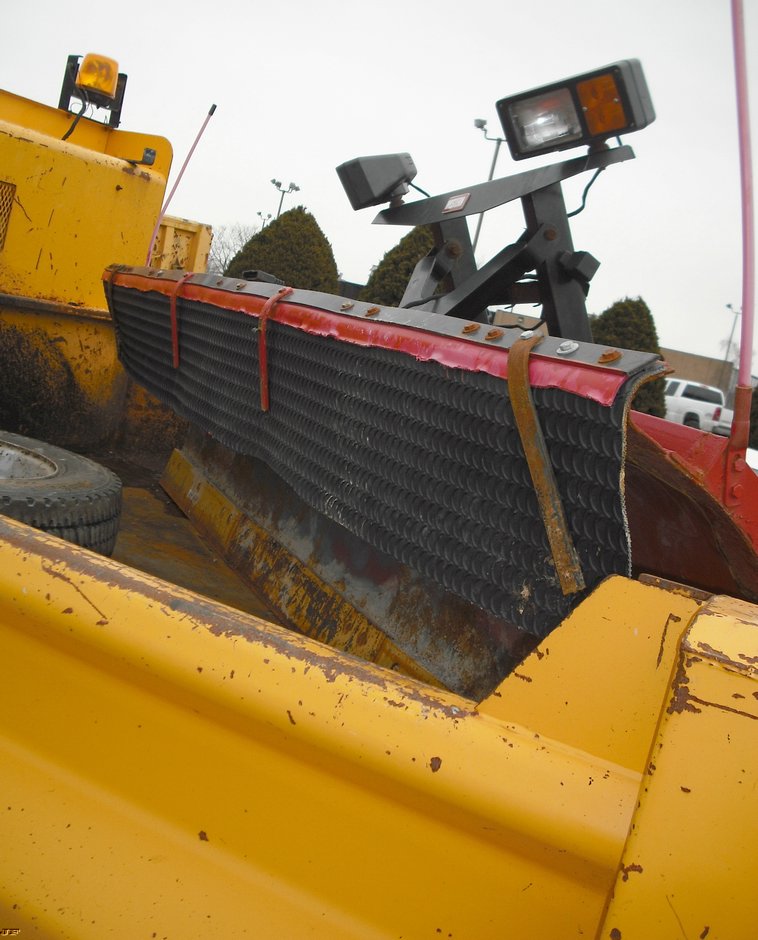 image for item 3010 1999 Ford F450 Super Duty pickup with snow plow