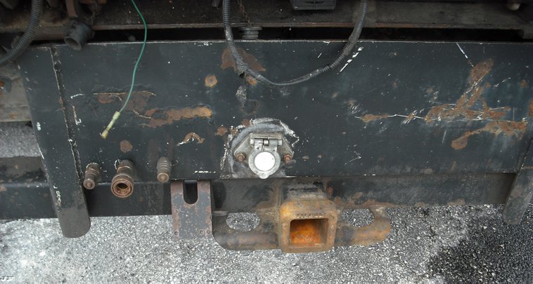 image for item 3010 1999 Ford F450 Super Duty pickup with snow plow