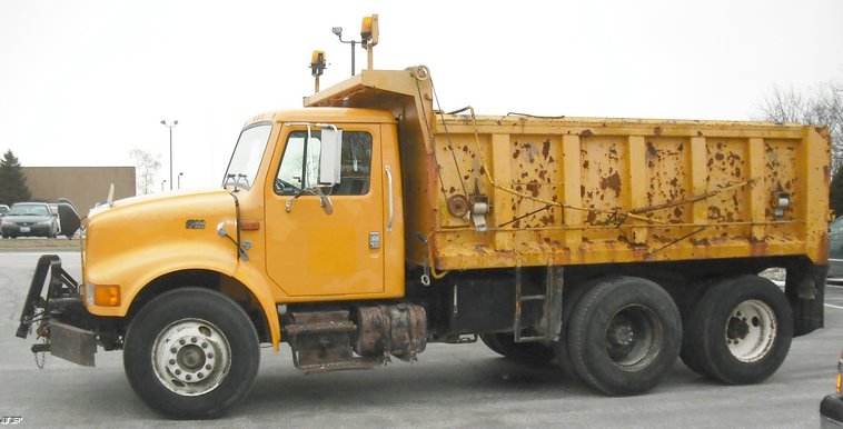 image for item 3012 1997 International 4900 6x4