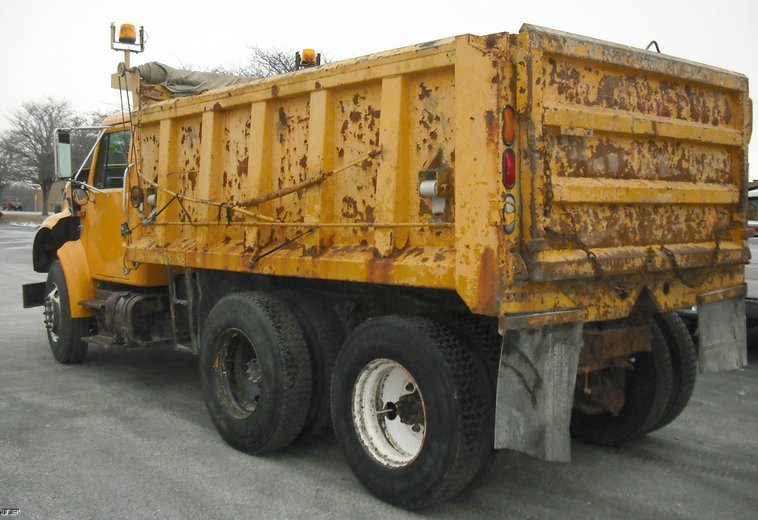 image for item 3012 1997 International 4900 6x4