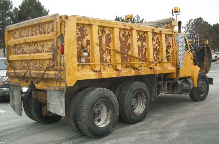 image for item 3012 1997 International 4900 6x4