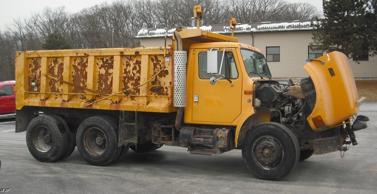 image for item 3012 1997 International 4900 6x4