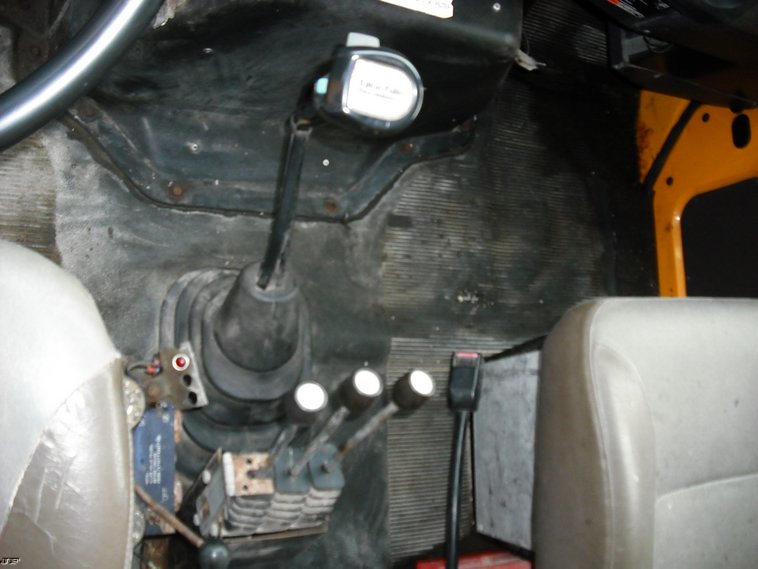 image for item 3012 1997 International 4900 6x4