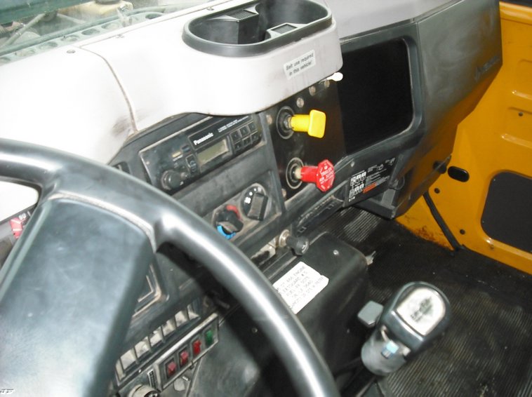 image for item 3012 1997 International 4900 6x4