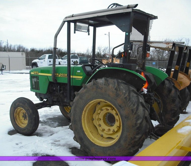 image for item 3013 2000 John Deere 5410 tractor