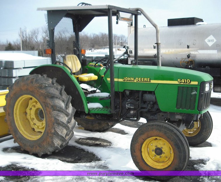 image for item 3013 2000 John Deere 5410 tractor