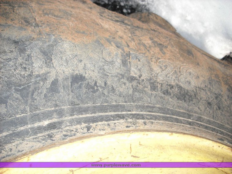 image for item 3013 2000 John Deere 5410 tractor