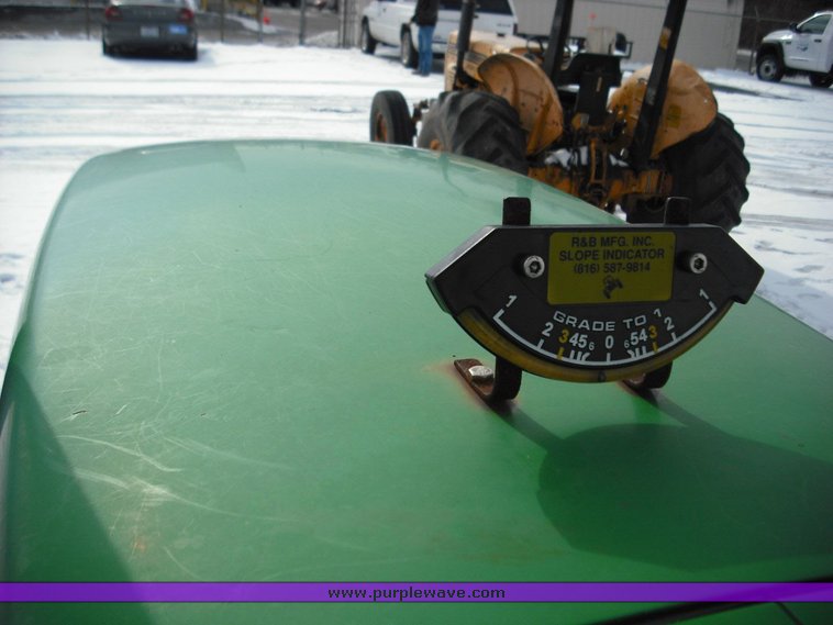 image for item 3013 2000 John Deere 5410 tractor