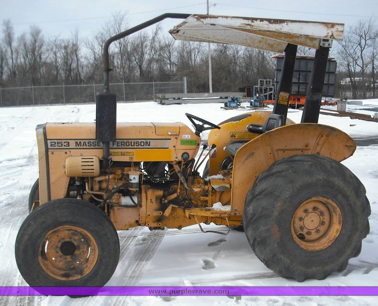 image for item 3014 1993 Massey Fergusen 253 tractor