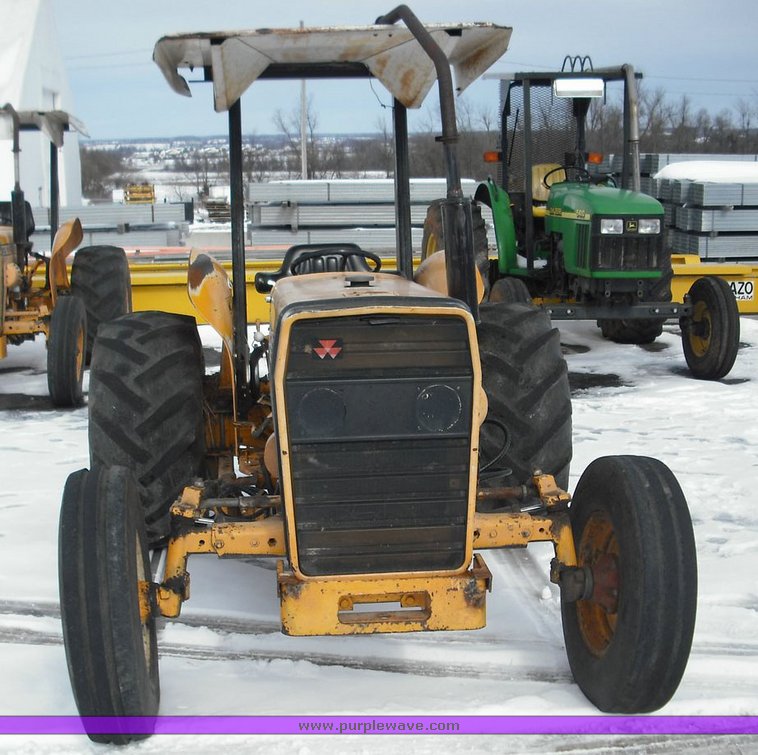 image for item 3014 1993 Massey Fergusen 253 tractor