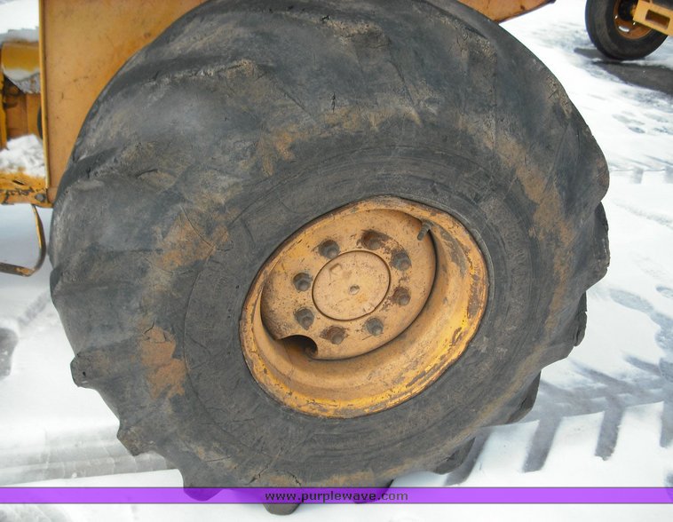 image for item 3014 1993 Massey Fergusen 253 tractor