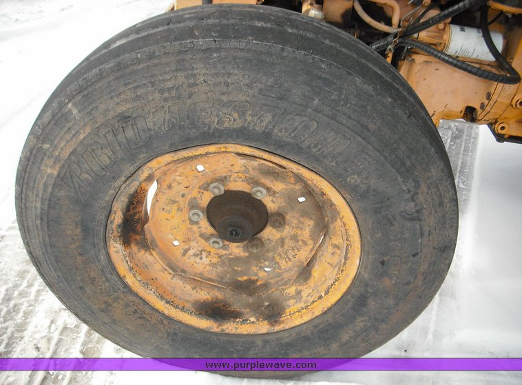 image for item 3014 1993 Massey Fergusen 253 tractor