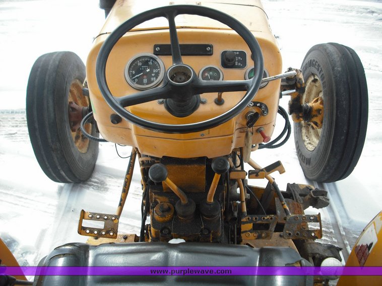 image for item 3014 1993 Massey Fergusen 253 tractor