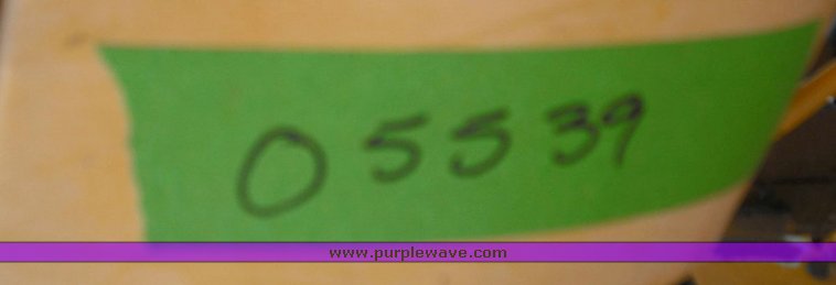 image for item 3014 1993 Massey Fergusen 253 tractor