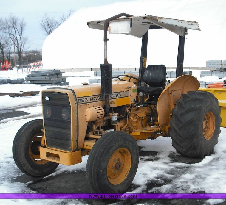 image for item 3015 1993 Massey-Ferguson 253 tractor