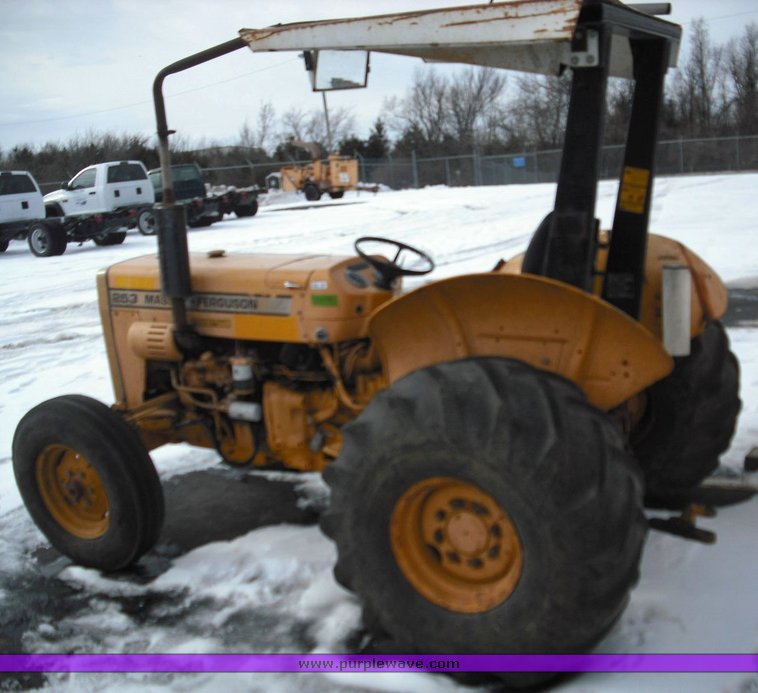 image for item 3015 1993 Massey-Ferguson 253 tractor