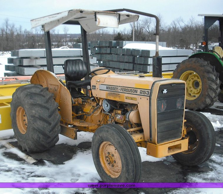 image for item 3015 1993 Massey-Ferguson 253 tractor