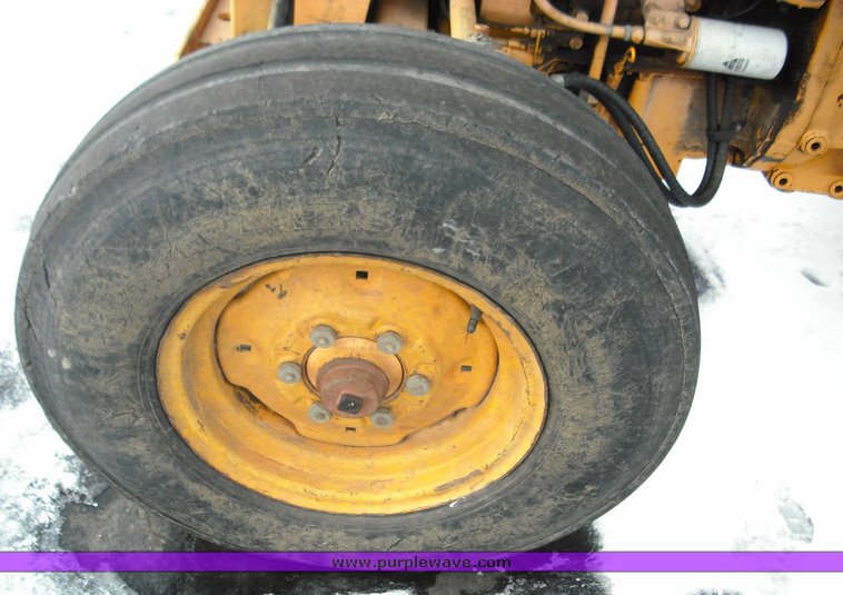 image for item 3015 1993 Massey-Ferguson 253 tractor