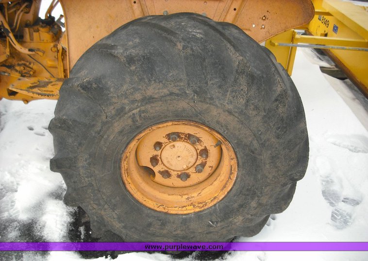 image for item 3015 1993 Massey-Ferguson 253 tractor