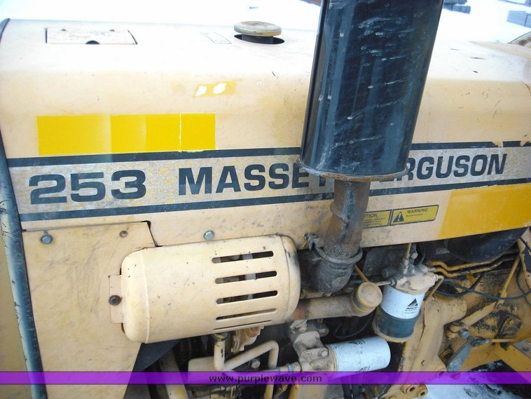 image for item 3015 1993 Massey-Ferguson 253 tractor