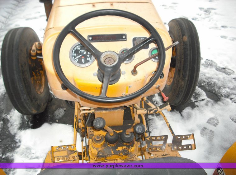 image for item 3015 1993 Massey-Ferguson 253 tractor