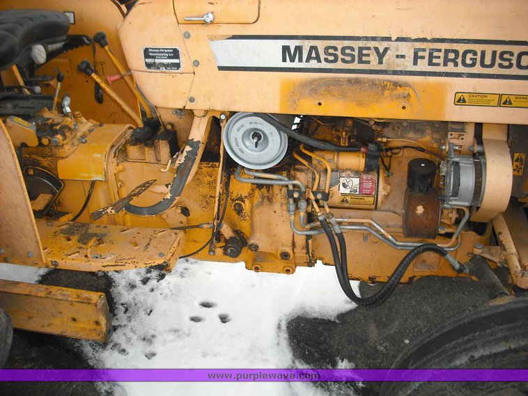 image for item 3015 1993 Massey-Ferguson 253 tractor