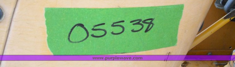 image for item 3015 1993 Massey-Ferguson 253 tractor