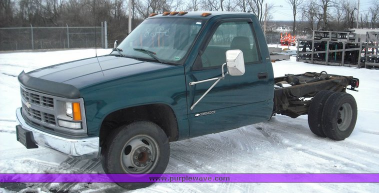 image for item 3016 1998 Chevrolet 3500