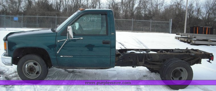 image for item 3016 1998 Chevrolet 3500