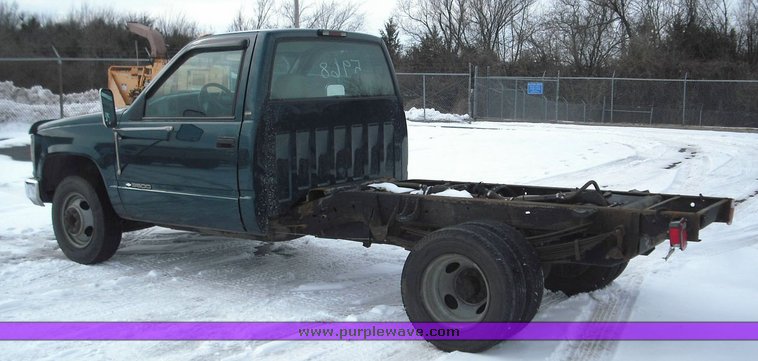 image for item 3016 1998 Chevrolet 3500