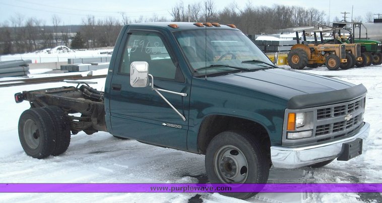 image for item 3016 1998 Chevrolet 3500