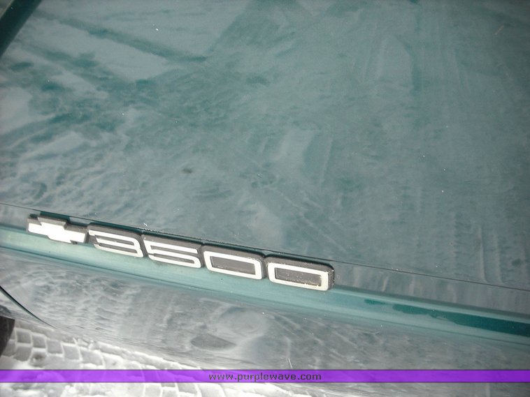 image for item 3016 1998 Chevrolet 3500