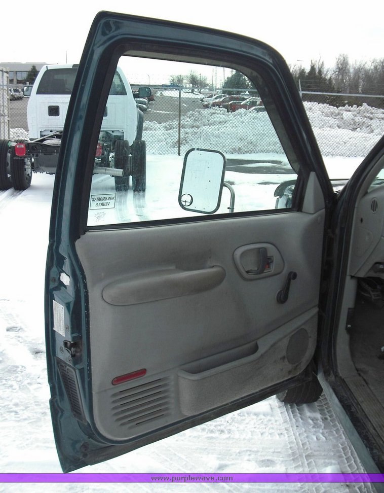 image for item 3016 1998 Chevrolet 3500