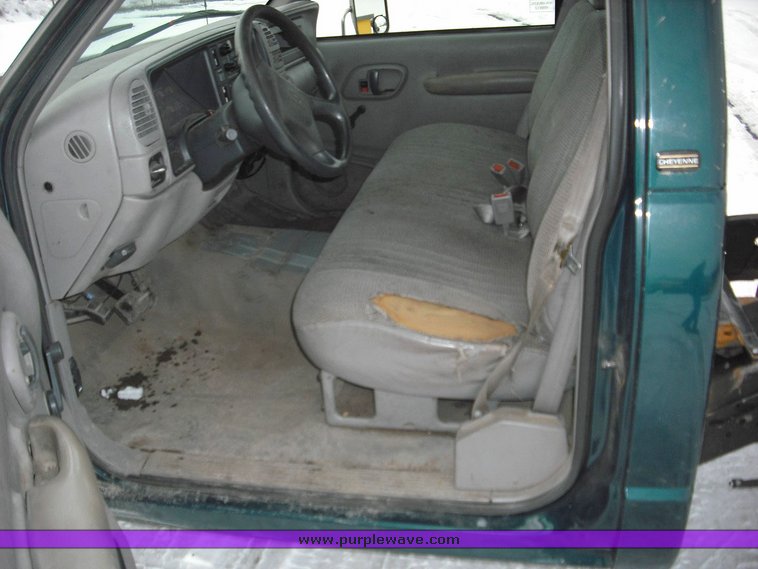 image for item 3016 1998 Chevrolet 3500